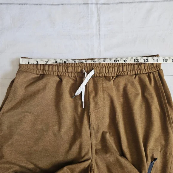 Vuori Sunday Performance Jogger Brown Mustard Mens Active Workout Athleisure - Picture 5 of 5